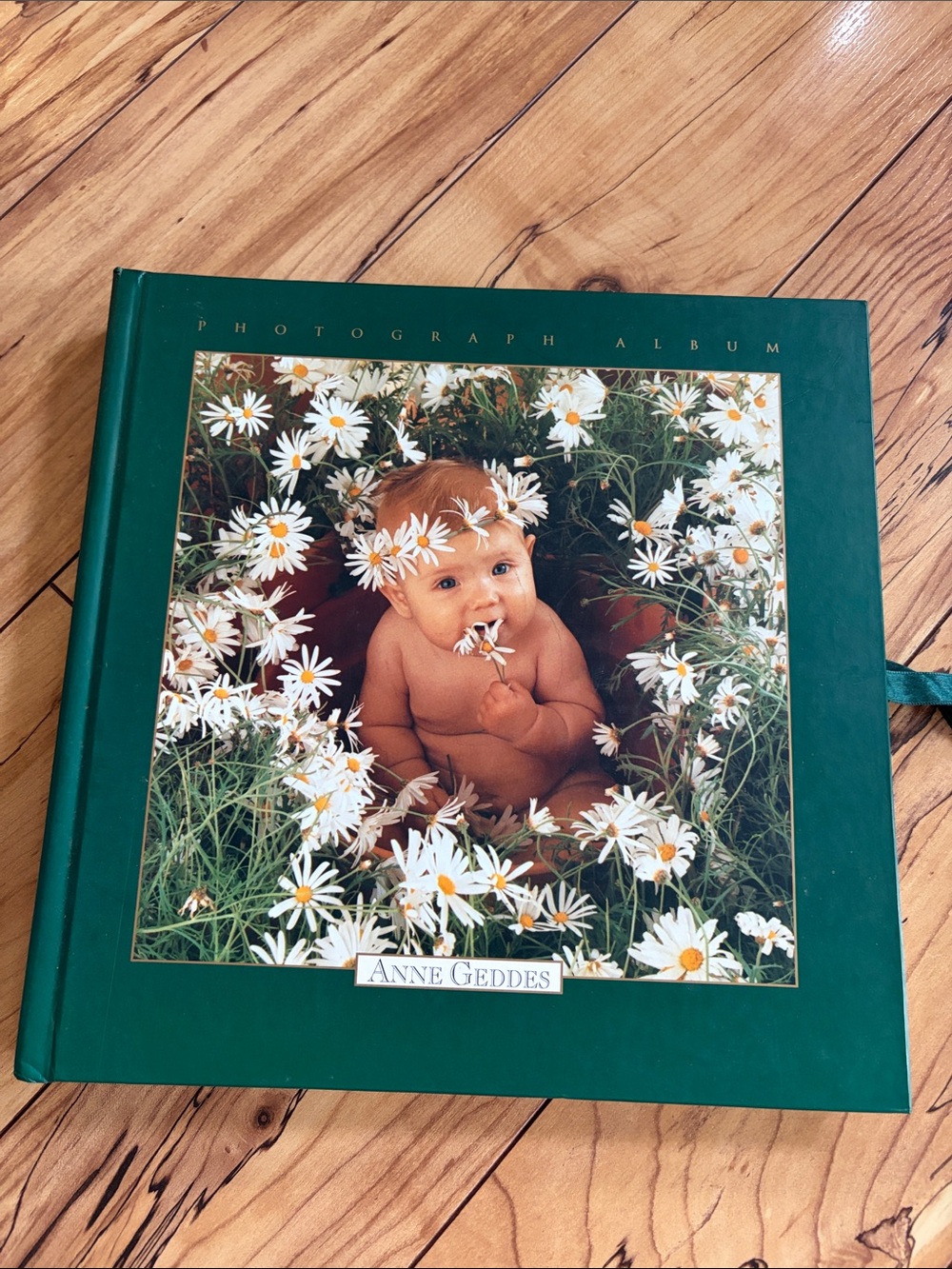 Anne Geddes Photo Album 1997 Ribbon tie. Ready Frame Scrapbook style Very Nice
